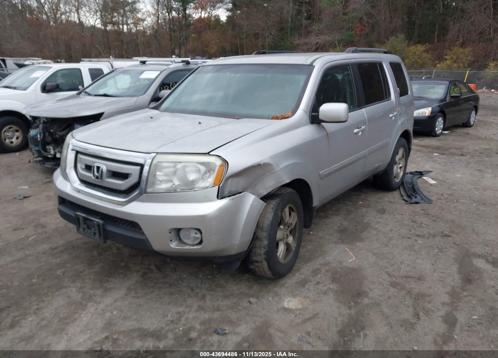 2011 HONDA PILOT EX VIN: 5FNYF4H49BB101140