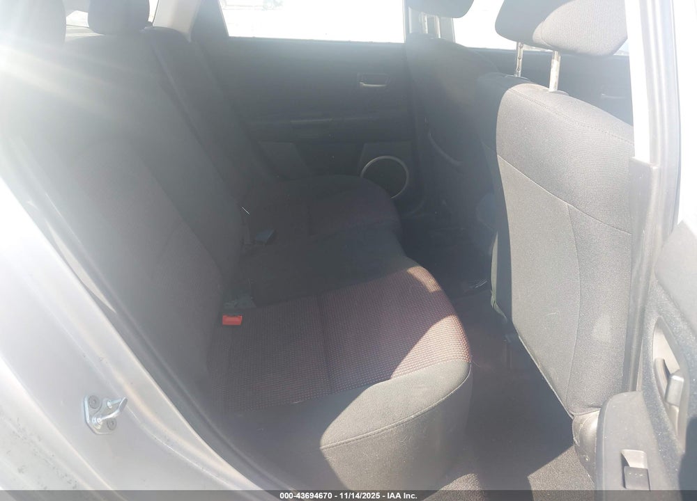 2005 MAZDA 3 S VIN: JM1BK143751256585