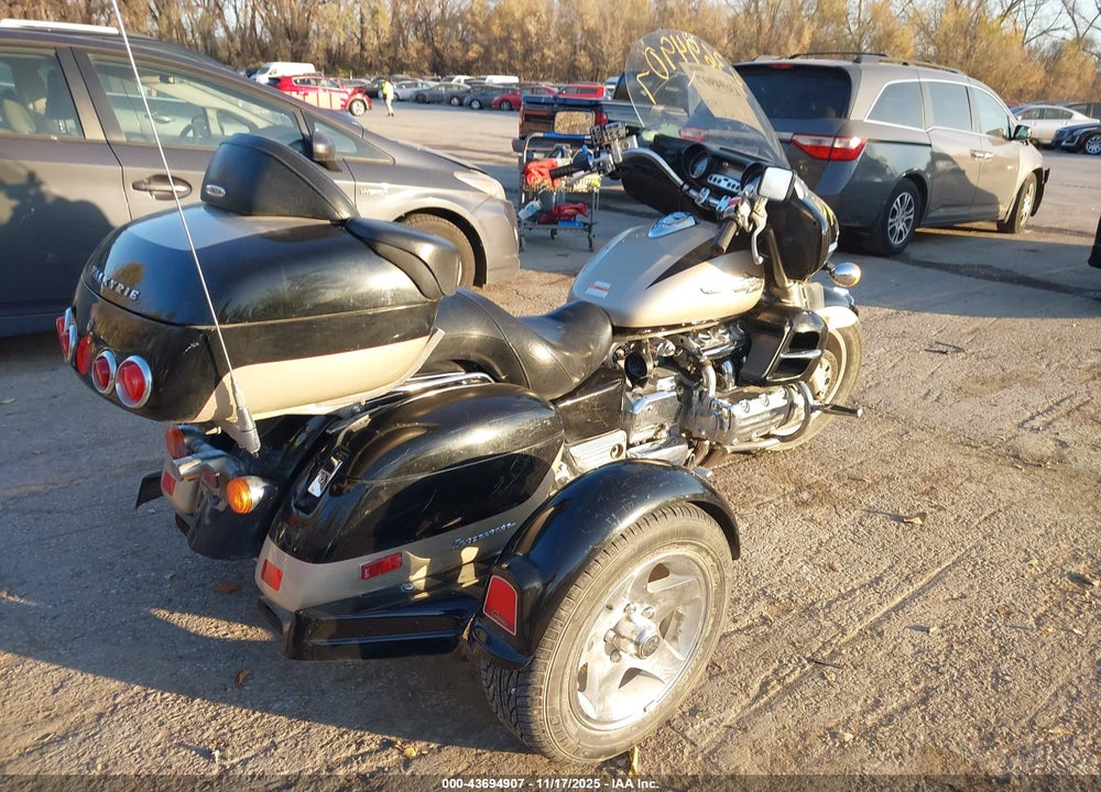 2001 HONDA GL1500 CF VIN: 1HFSC41021A200420