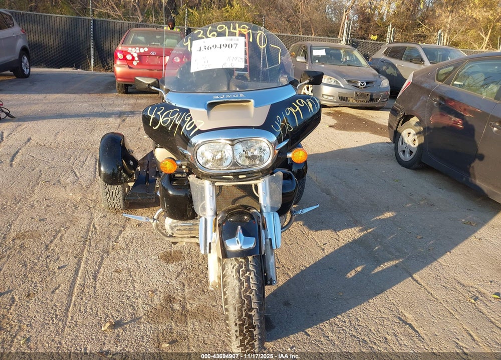 2001 HONDA GL1500 CF VIN: 1HFSC41021A200420