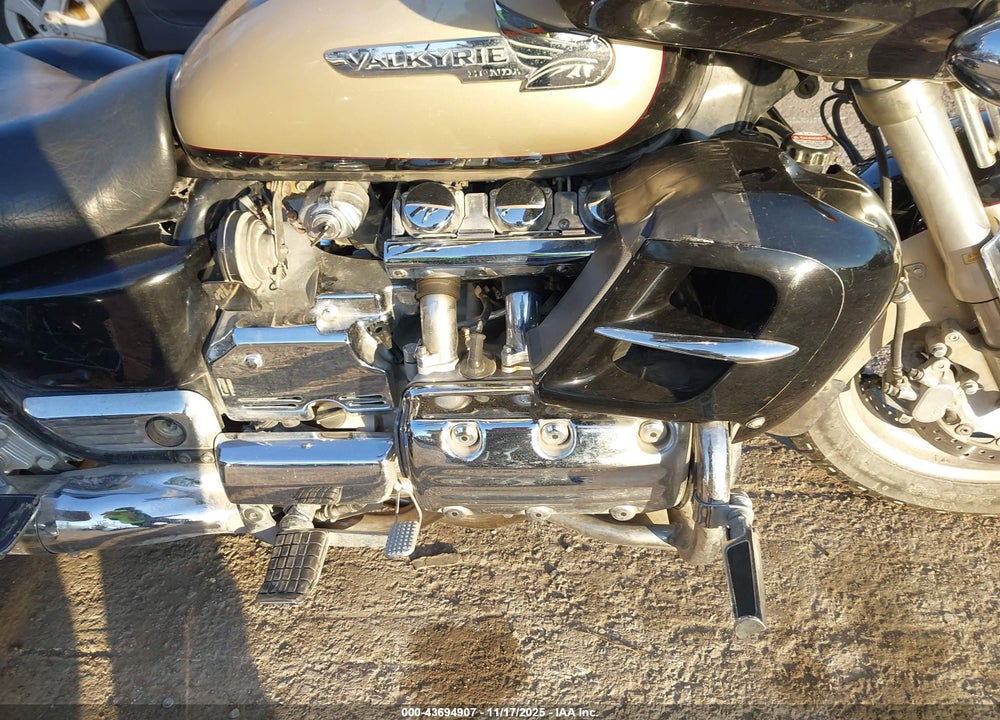 2001 HONDA GL1500 CF VIN: 1HFSC41021A200420