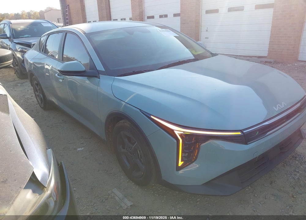 2025 KIA K4 LXS VIN: 3KPFT4DE3SE182639