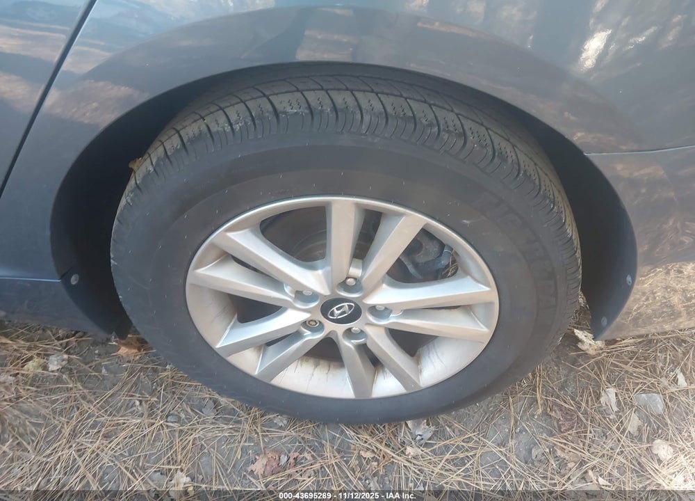 2015 HYUNDAI SONATA VIN: 5NPE24AF8FH237390