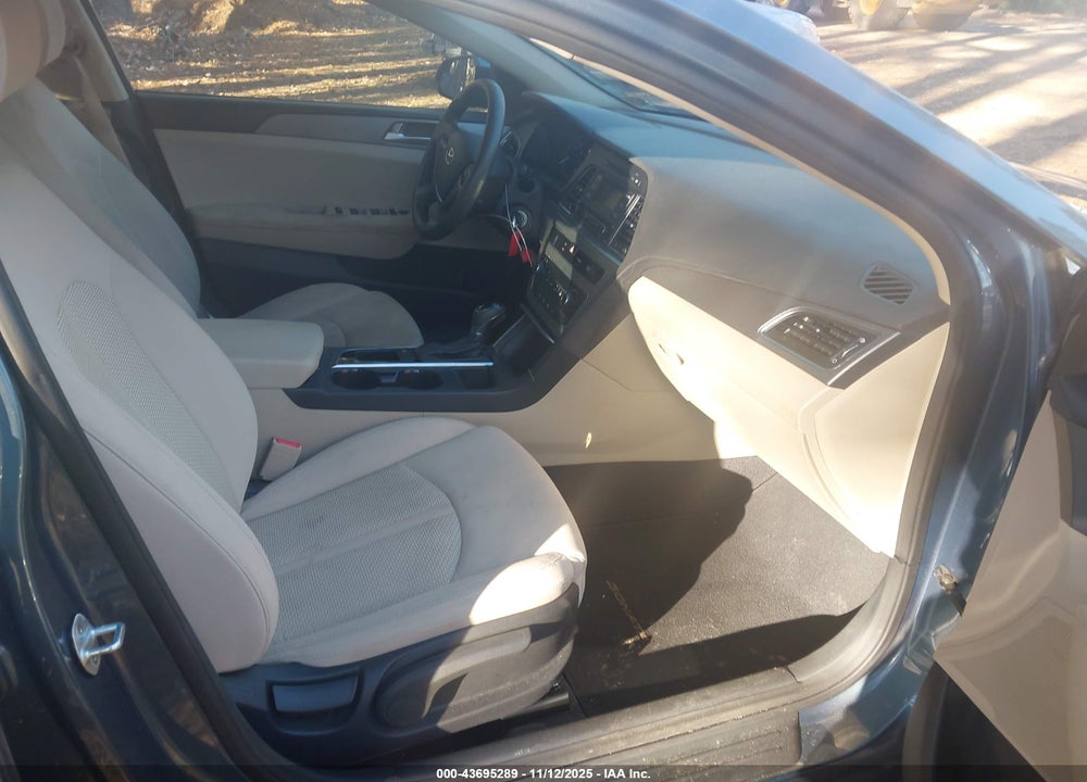 2015 HYUNDAI SONATA VIN: 5NPE24AF8FH237390