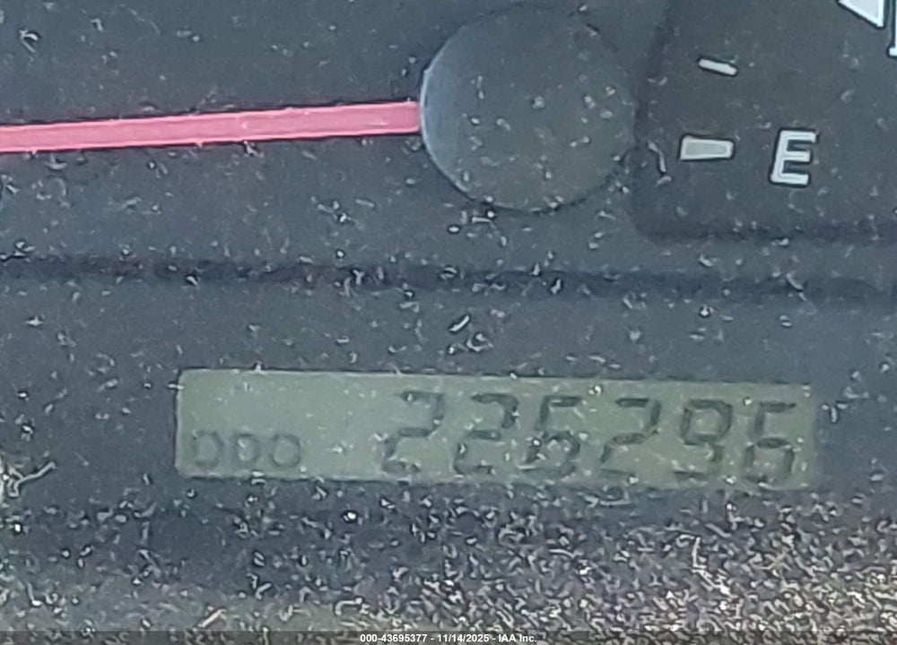 2002 TOYOTA CAMRY XLE VIN: 4T1BE30K62U101287