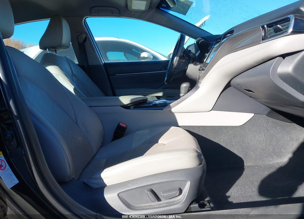 2018 TOYOTA CAMRY VIN: 4T1B61HK2JU004656