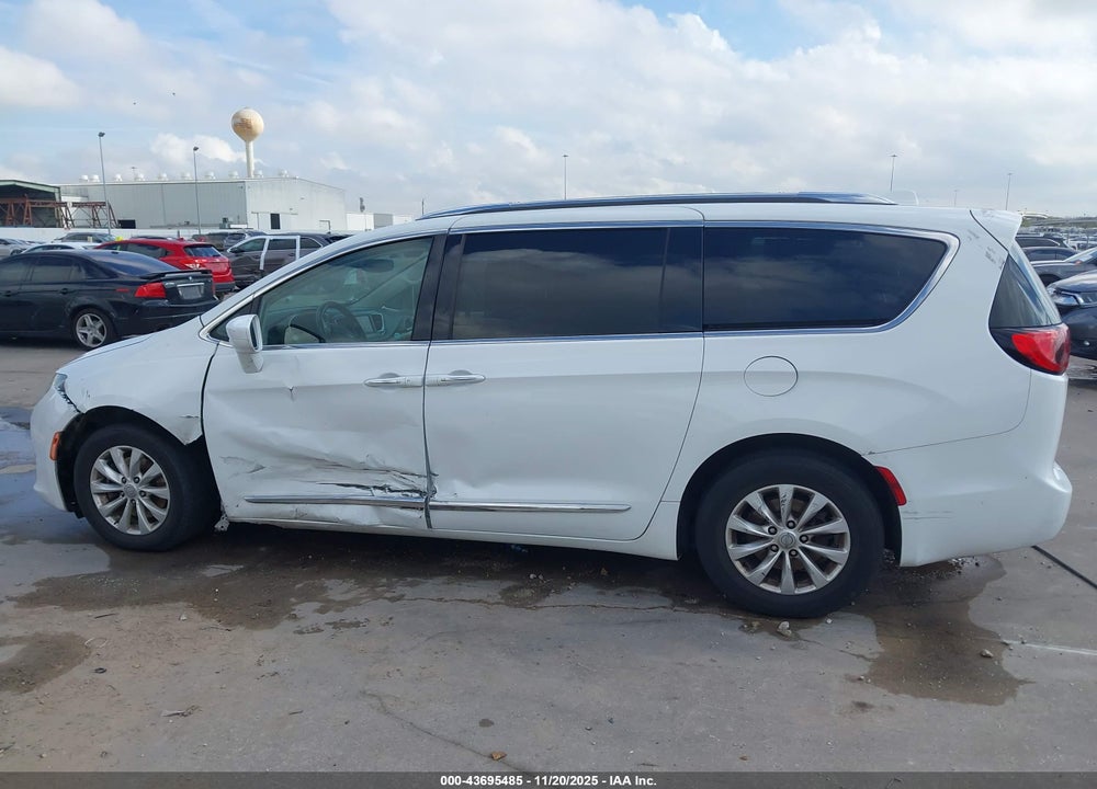 2019 CHRYSLER PACIFICA TOURING L VIN: 2C4RC1BG6KR593077