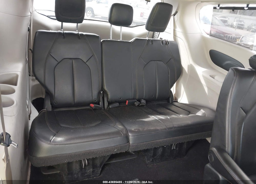 2019 CHRYSLER PACIFICA TOURING L VIN: 2C4RC1BG6KR593077