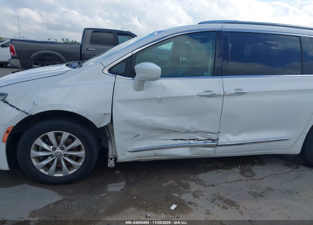 2019 CHRYSLER PACIFICA TOURING L VIN: 2C4RC1BG6KR593077
