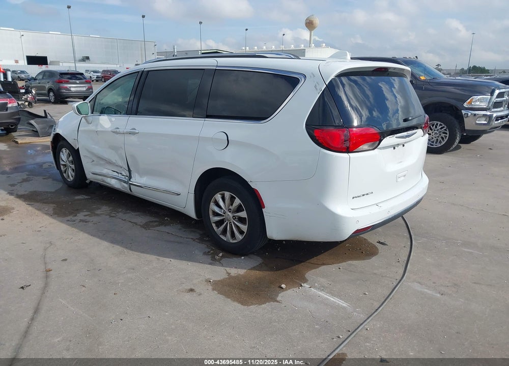 2019 CHRYSLER PACIFICA TOURING L VIN: 2C4RC1BG6KR593077