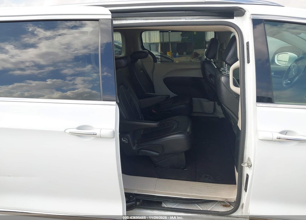 2019 CHRYSLER PACIFICA TOURING L VIN: 2C4RC1BG6KR593077