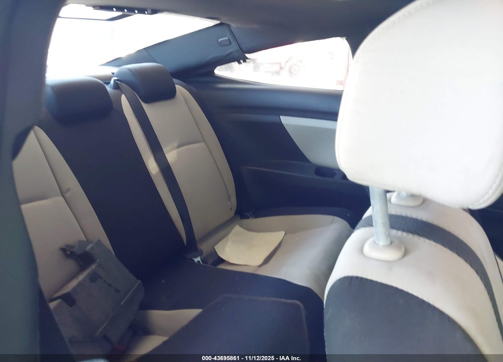 2016 HONDA CIVIC LX-P VIN: 2HGFC4B00GH305527
