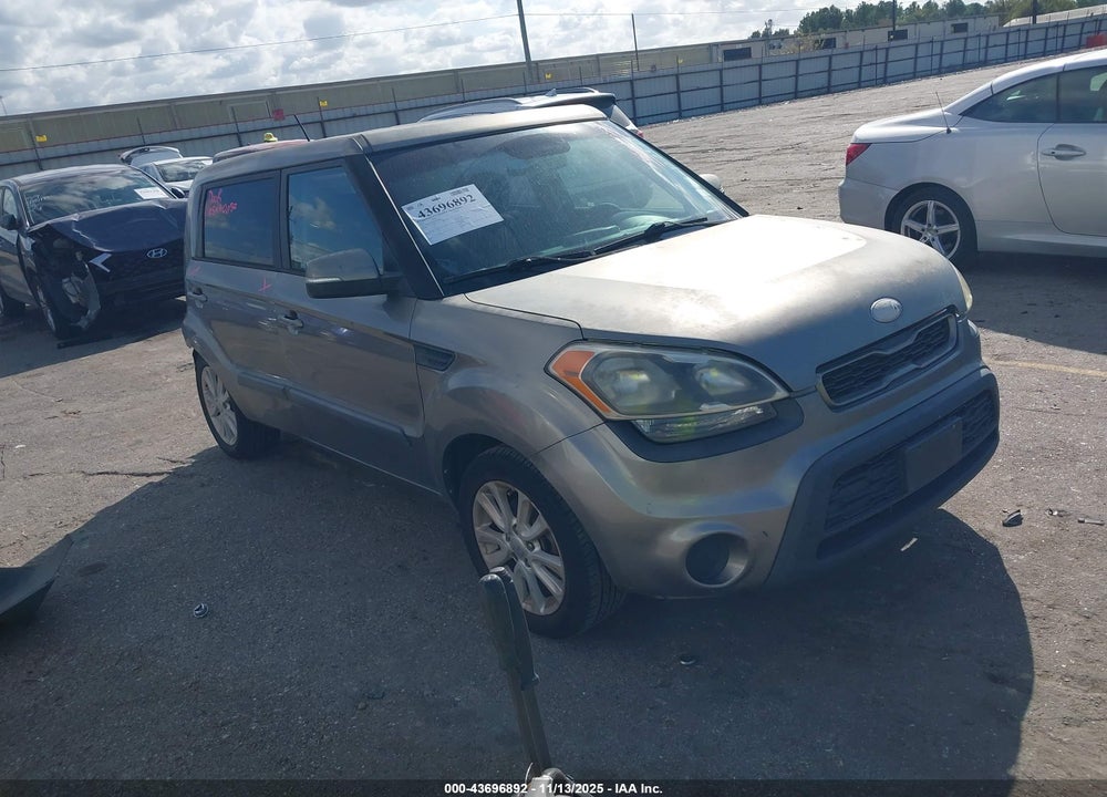 2013 KIA SOUL + VIN: KNDJT2A66D7528858