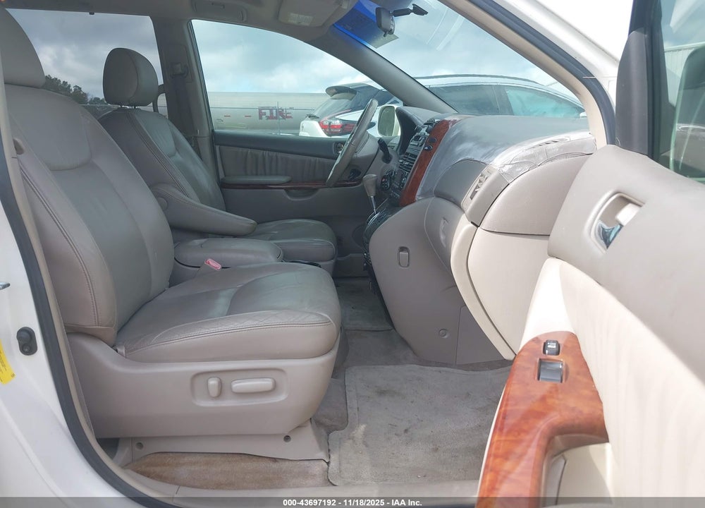 2005 TOYOTA SIENNA XLE VIN: 5TDZA22C25S331173