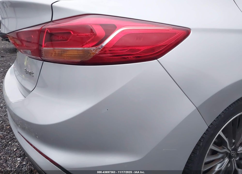 2017 HYUNDAI ELANTRA VIN: KMHD04LB6HU332756