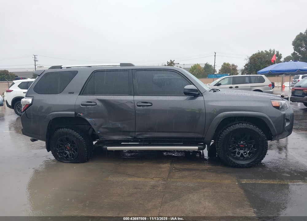 2022 TOYOTA 4RUNNER SR5 VIN: JTEMU5JR5N6083599