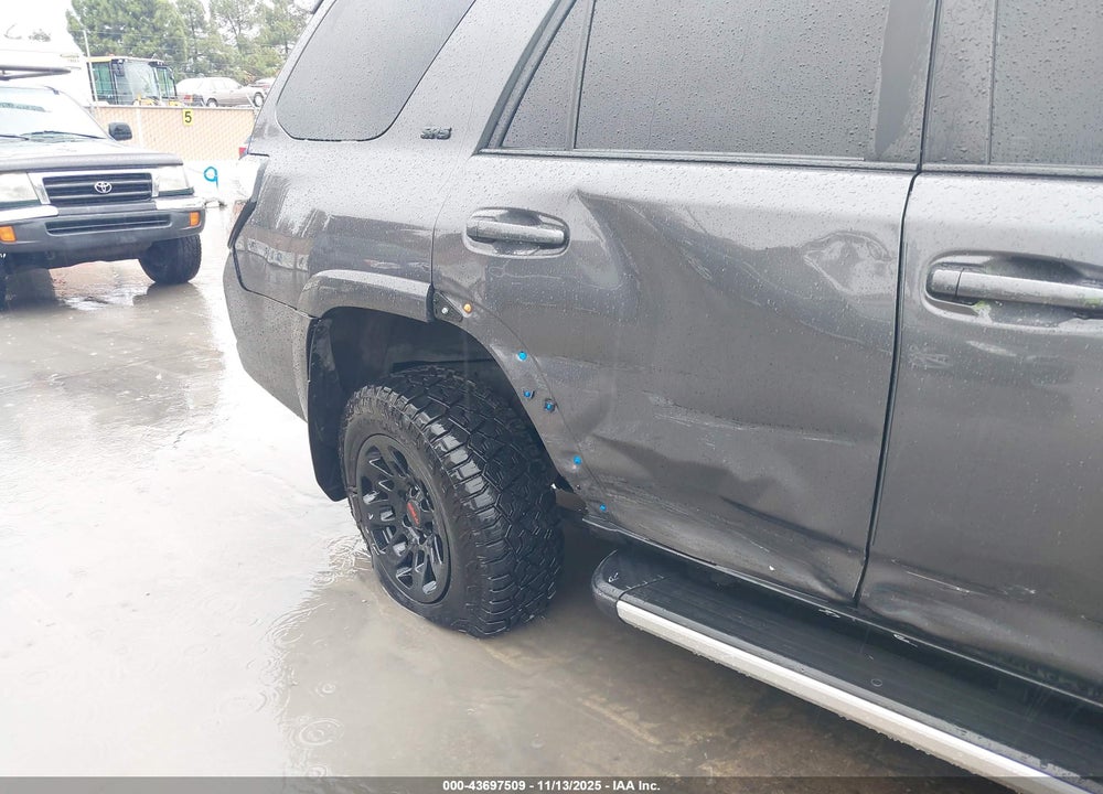 2022 TOYOTA 4RUNNER SR5 VIN: JTEMU5JR5N6083599