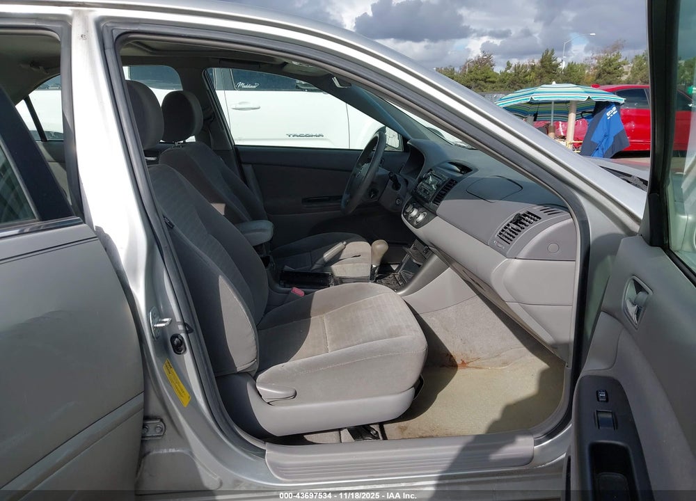 2005 TOYOTA CAMRY LE VIN: 4T1BE30K15U518028