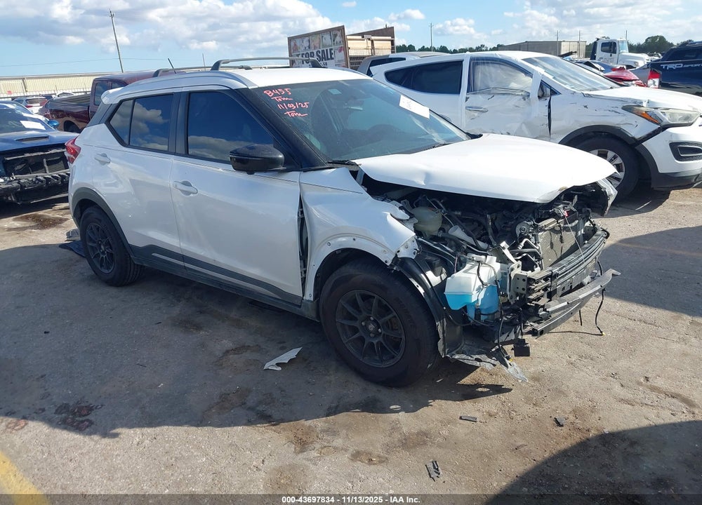 2018 NISSAN KICKS SR VIN: 3N1CP5CU7JL537072