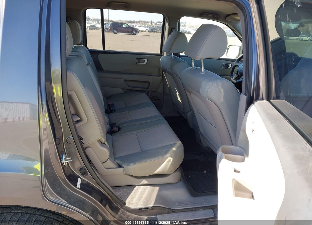 2014 HONDA PILOT EX VIN: 5FNYF4H46EB048515