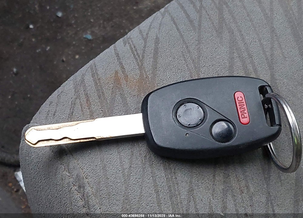 2007 HONDA CIVIC VIN: 2HGFG11647H582013