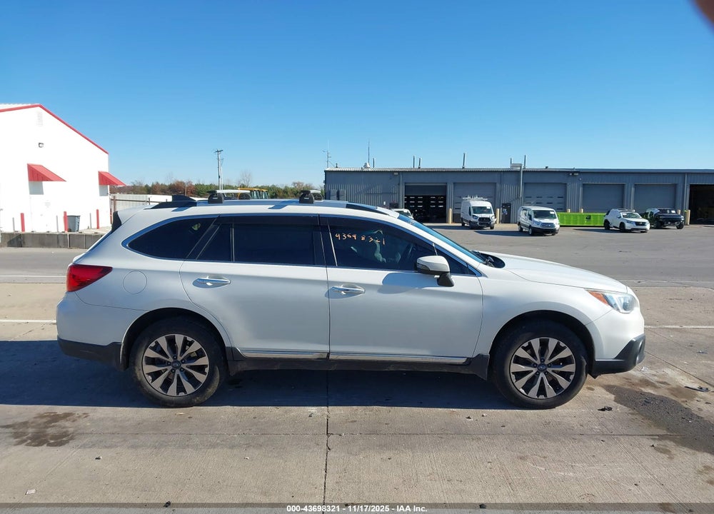 2017 SUBARU OUTBACK 3.6R TOURING VIN: 4S4BSETC0H3418232