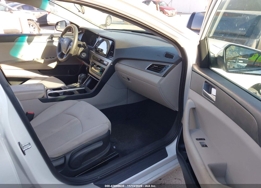 2016 HYUNDAI SONATA VIN: 5NPE24AFXGH418525