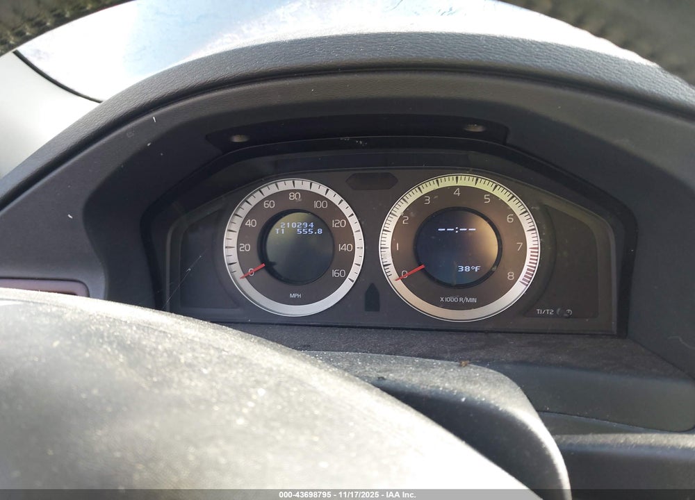 2011 VOLVO XC70 3.2 VIN: YV4940BZ3B1097275