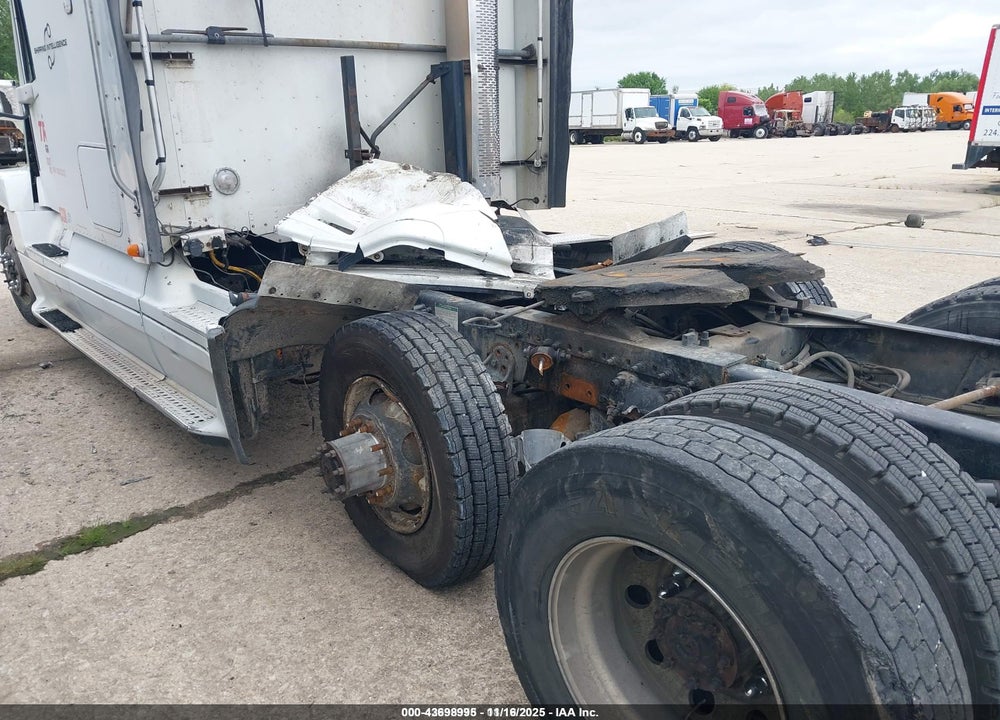 2000 FREIGHTLINER CONVENTIONAL FLC120 VIN: 1FUYSSEB0YLB23533