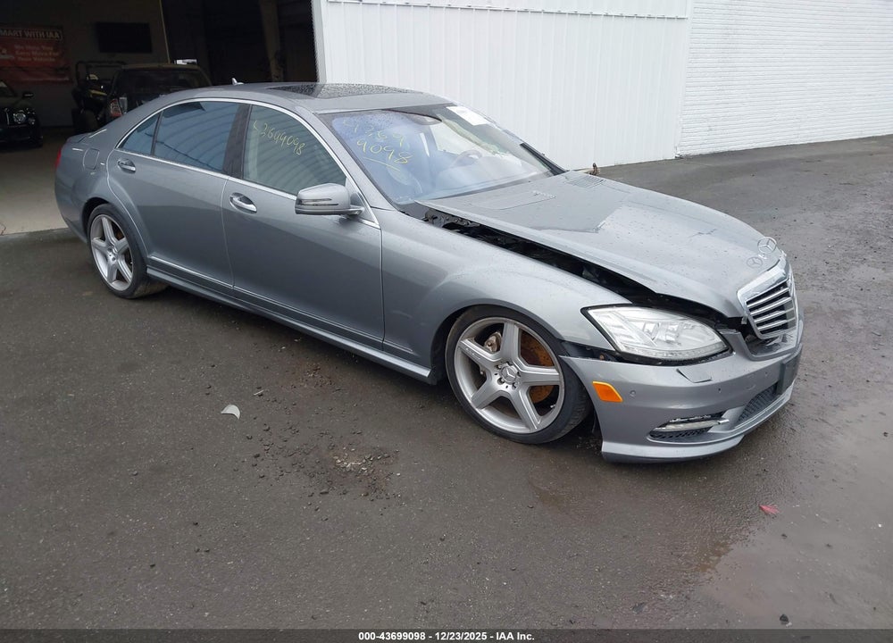 2011 MERCEDES-BENZ S 550 VIN: WDDNG7BB3BA401473
