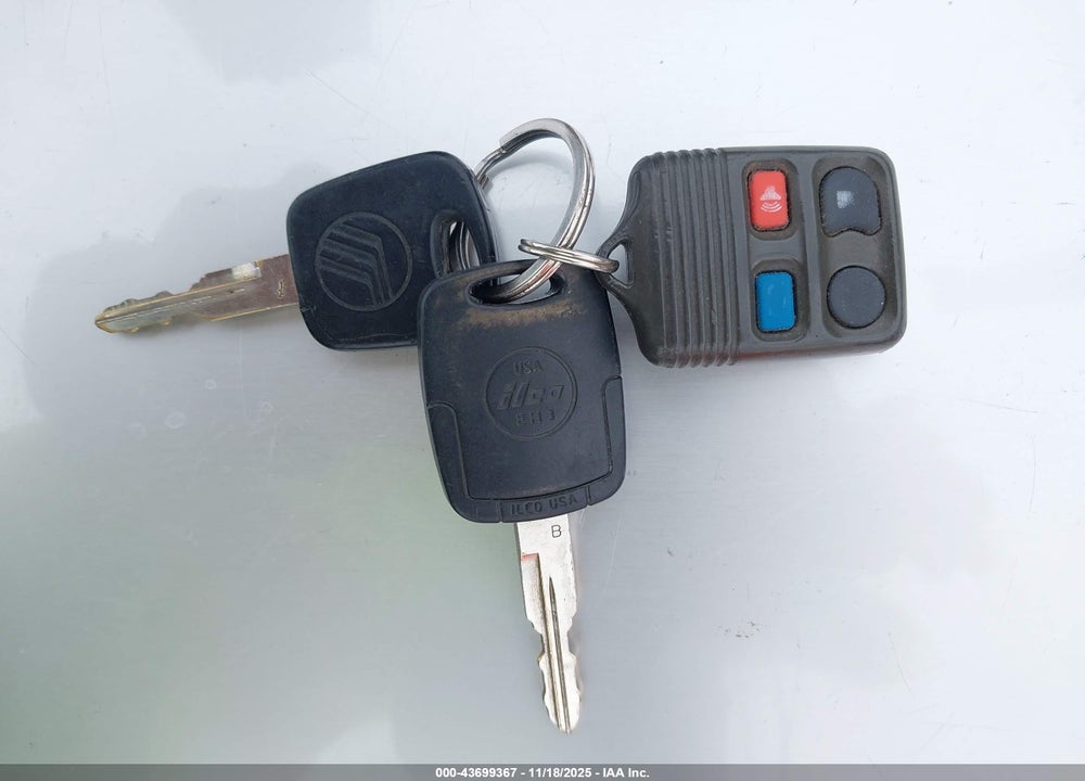 2000 MERCURY GRAND MARQUIS LS VIN: 2MEFM75W9YX689276