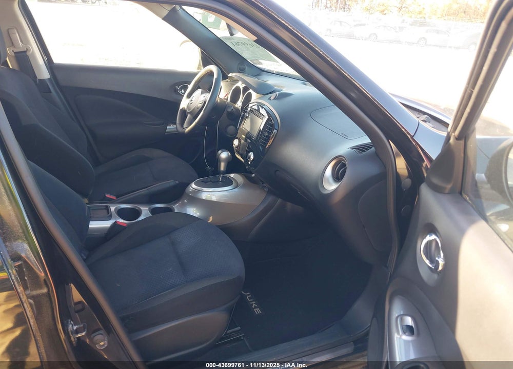 2011 NISSAN JUKE SV VIN: JN8AF5MV8BT015115