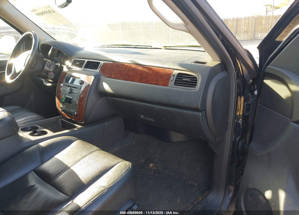 2013 CHEVROLET SUBURBAN 1500 LT VIN: 1GNSKJE78DR173059