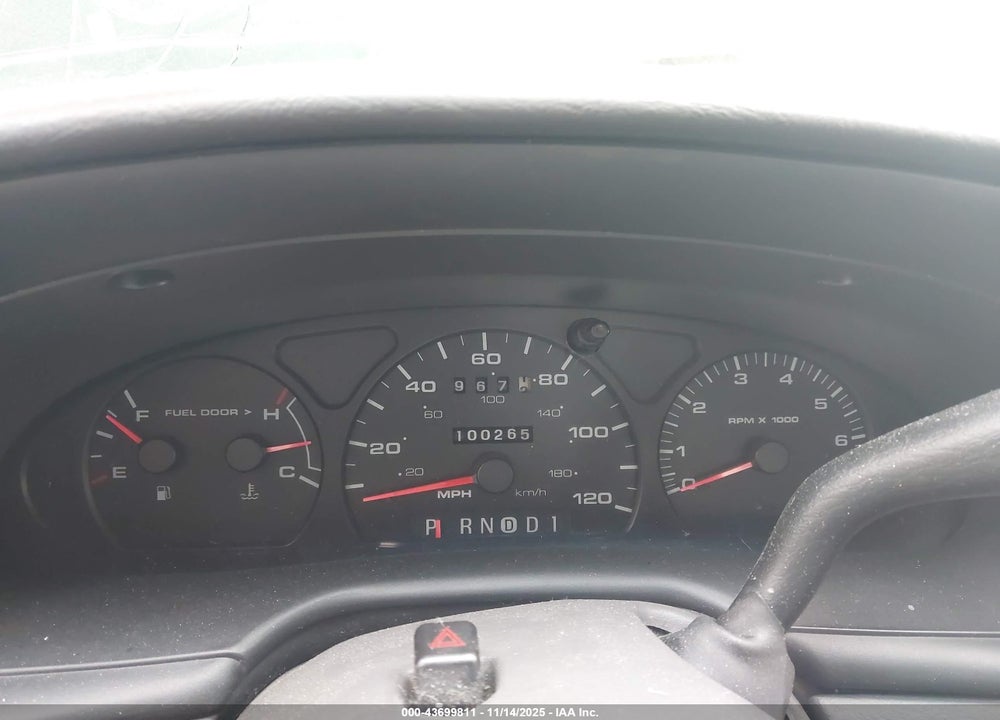 2000 FORD TAURUS SES VIN: 1FAFP5528YG153182