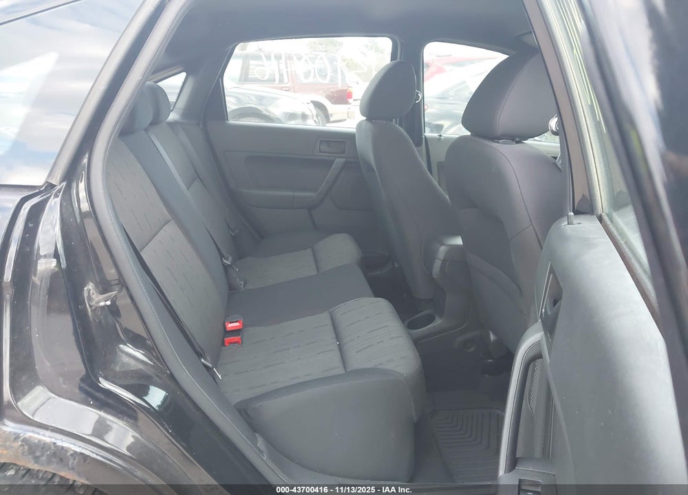 2011 FORD FOCUS VIN: 1FAHP3FN4BW112695