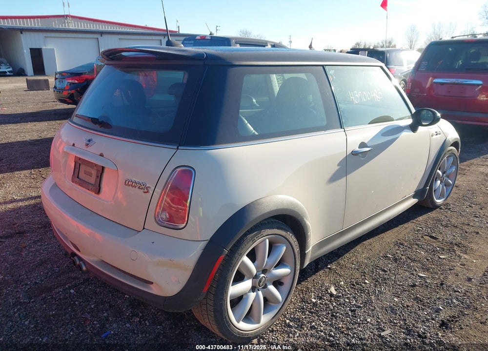 2005 MINI COOPER S VIN: WMWRE33455TD92150