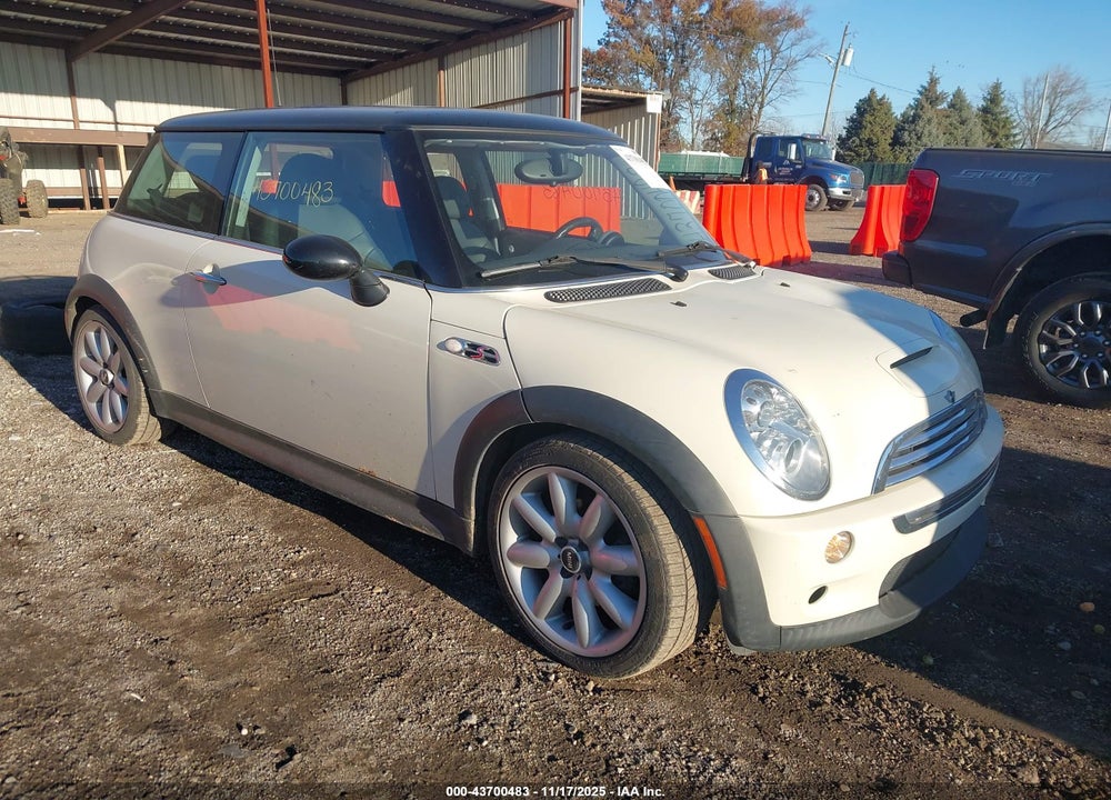 2005 MINI COOPER S VIN: WMWRE33455TD92150