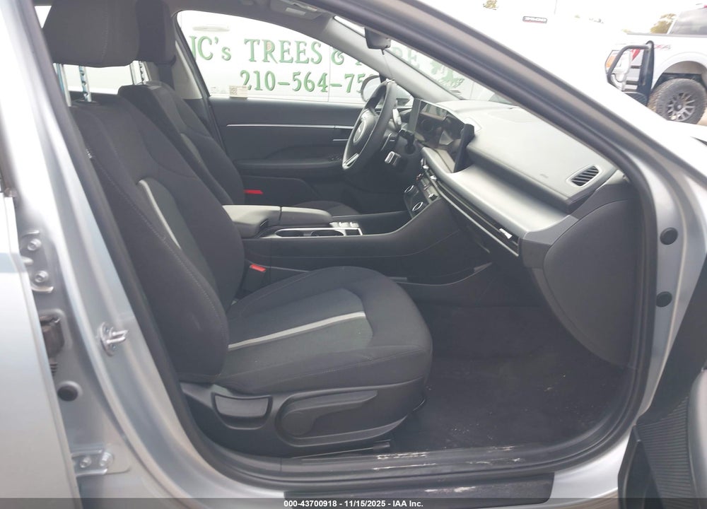 2025 HYUNDAI SONATA VIN: KMHL64JA0SA479958