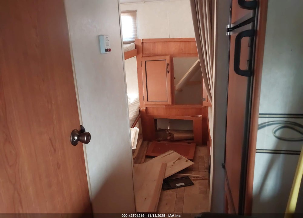2010 COACHMEN FREEDOM VIN: 5ZT2FEUB8AA001956