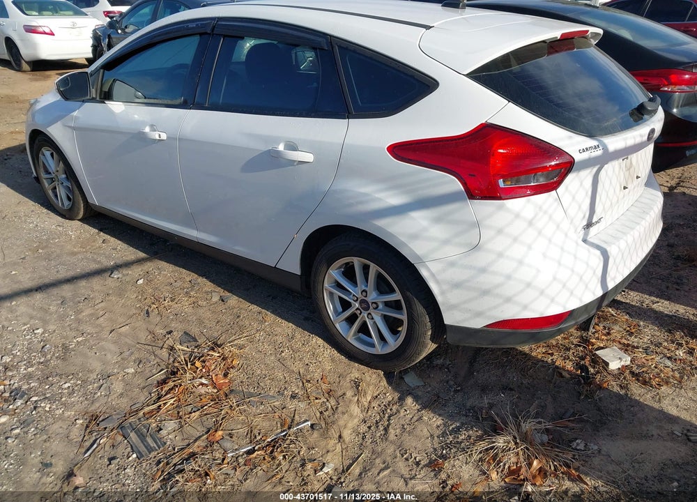 2015 FORD FOCUS SE VIN: 1FADP3K21FL350649