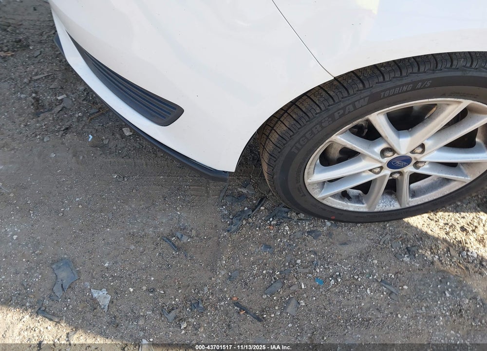 2015 FORD FOCUS SE VIN: 1FADP3K21FL350649