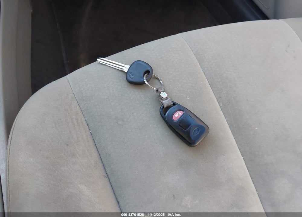 2010 HYUNDAI ELANTRA GLS VIN: KMHDU4AD5AU195369