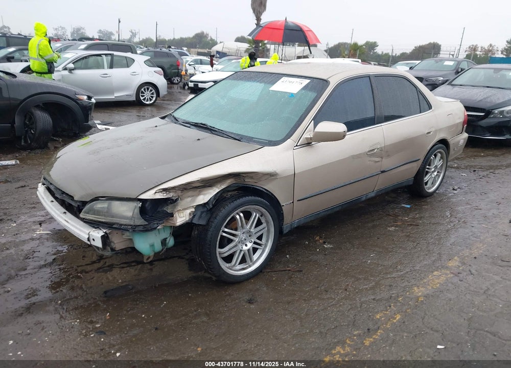 2000 HONDA ACCORD 2.3 LX VIN: 1HGCG6553YA050947