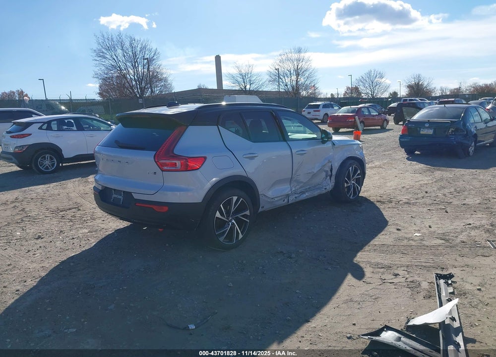 2021 VOLVO XC40 T5 R-DESIGN VIN: YV4162UM3M2579729