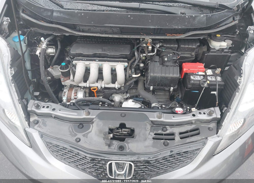 2011 HONDA FIT VIN: JHMGE8G30BS012735