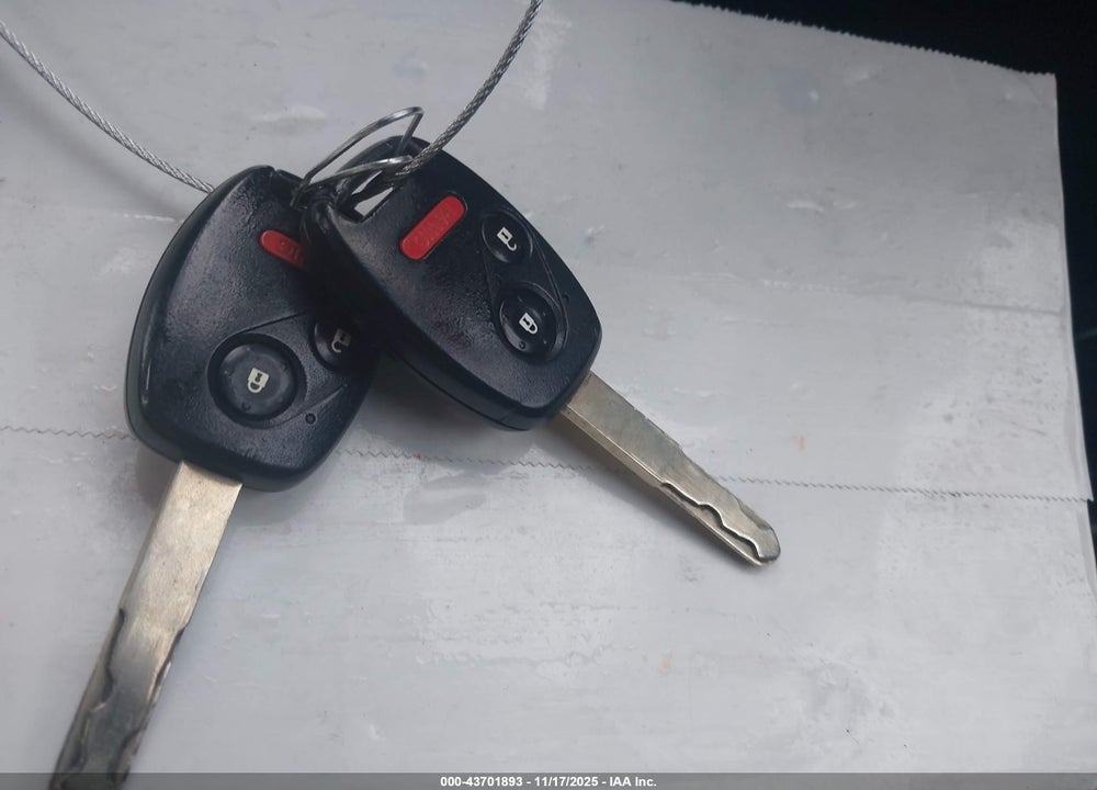 2011 HONDA FIT VIN: JHMGE8G30BS012735