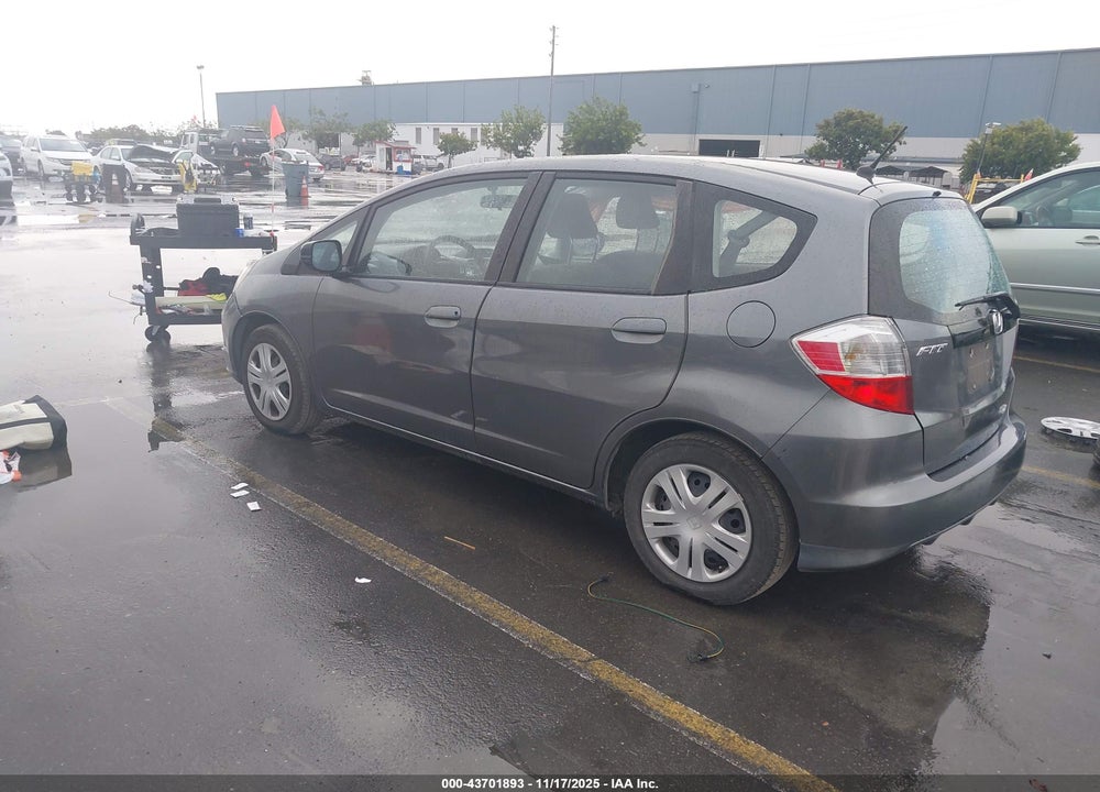 2011 HONDA FIT VIN: JHMGE8G30BS012735