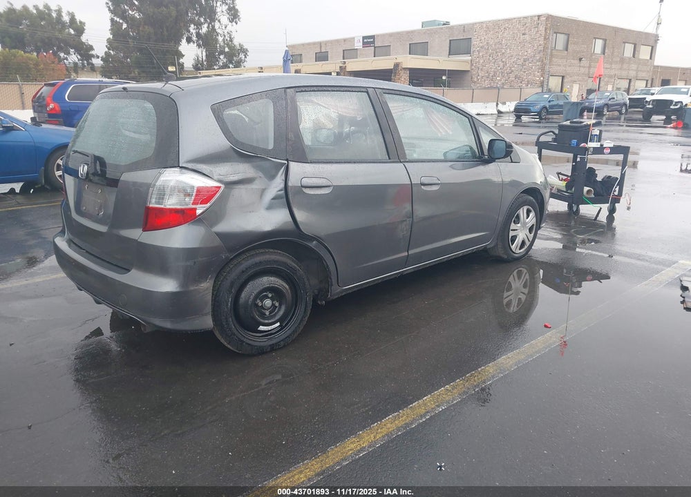 2011 HONDA FIT VIN: JHMGE8G30BS012735