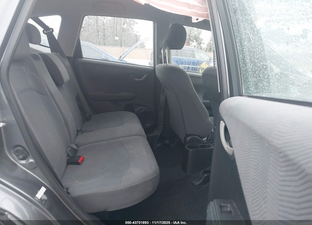 2011 HONDA FIT VIN: JHMGE8G30BS012735