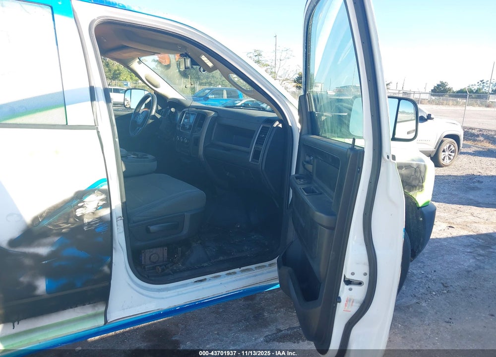2018 RAM 2500 TRADESMAN 4X2 8' BOX VIN: 3C6TR4HT5JG188396